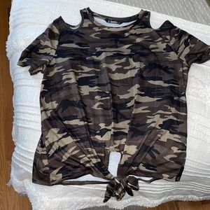 Camo cut out shoulder tee
